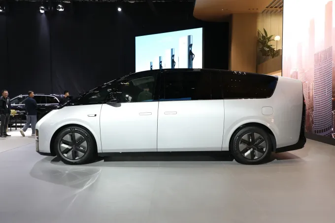 5 ประตูไฟฟ้า 7 ที่นั่ง MPV 700km ระยะยาว MPV EV Car Lixiang Mega 2