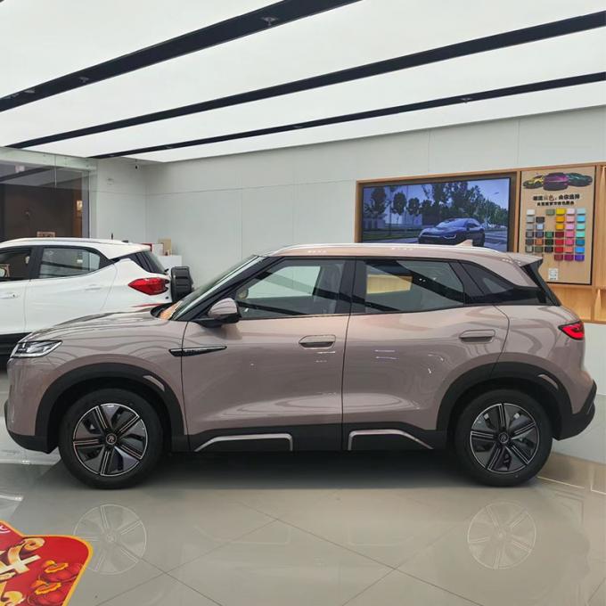 รถไฟฟ้า EV 2025 BYD Yuan ขึ้น รถไฟฟ้าที่มีระยะทาง 401 กิโลเมตร 1